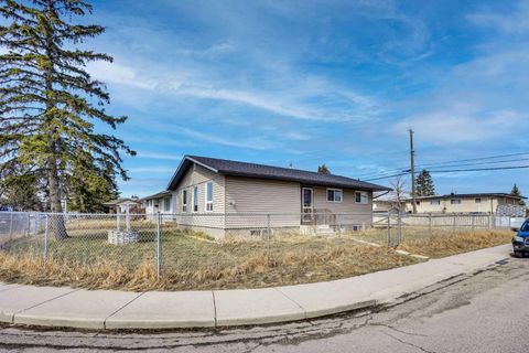 1004 Penrith Crescent SE Calgary AB T2A 2H7