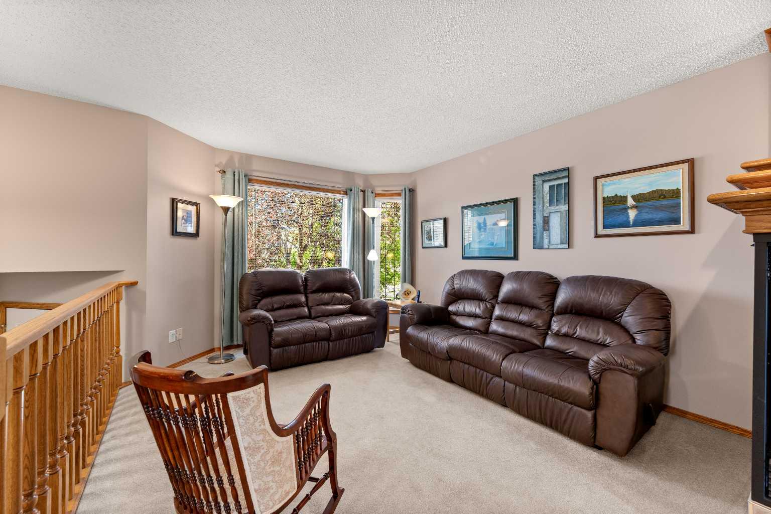 164 Stonegate Close NW