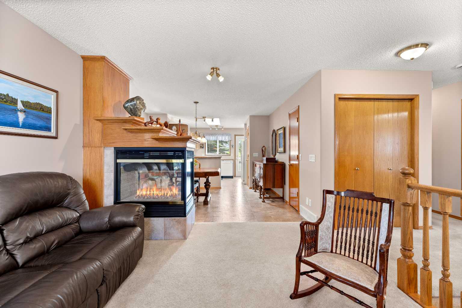 164 Stonegate Close NW