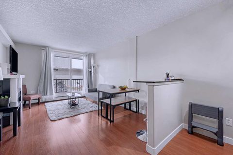 2906 17 Avenue SW 8 Calgary AB T3E 0A9