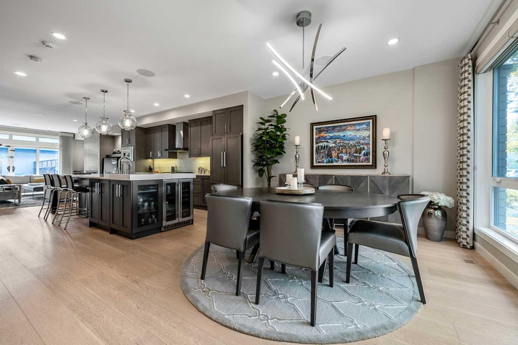 Photo of 1927 44 Avenue SW, Calgary, AB T2T 2N7 (MLS # A2350797)