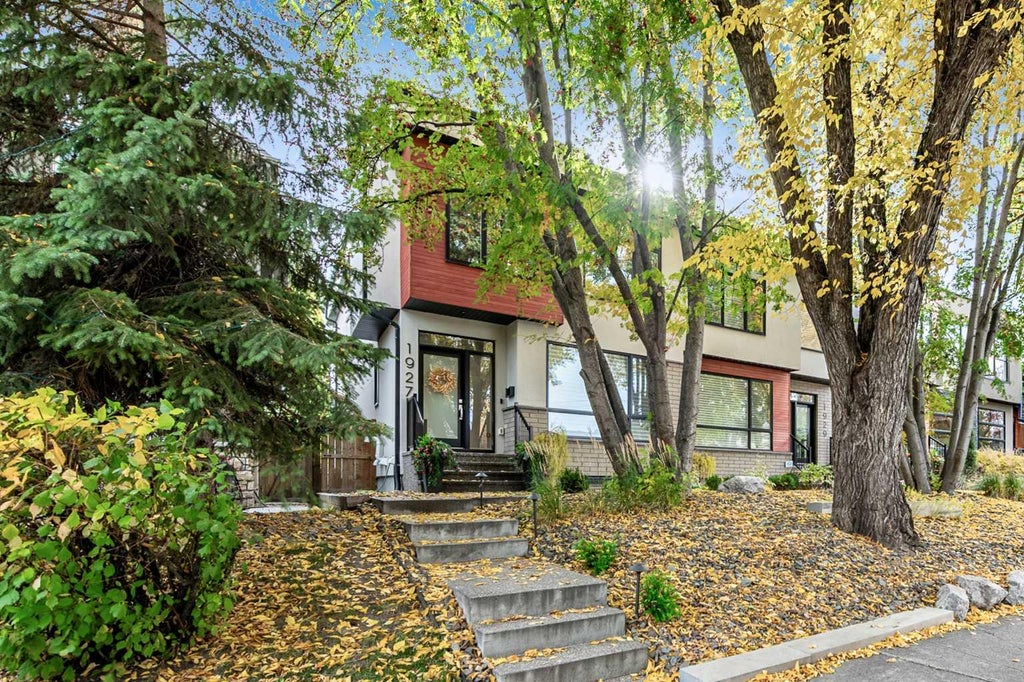 Photo of 1927 44 Avenue SW, Calgary, AB T2T 2N7 (MLS # A2350797)
