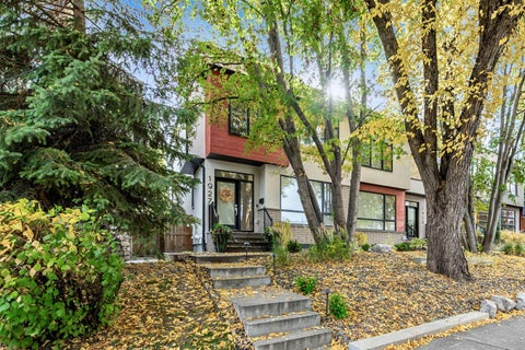 Photo of 1927 44 Avenue SW, Calgary, AB T2T 2N7 (MLS # A2350797)