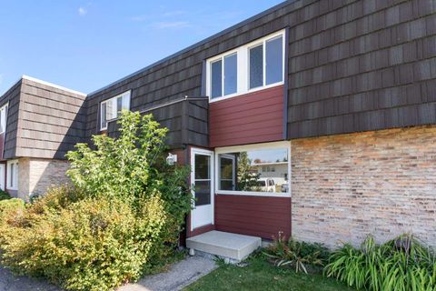 Photo of 80 Galbraith Drive SW #32, Calgary, AB T3E 4Z6 (MLS # A2277129)