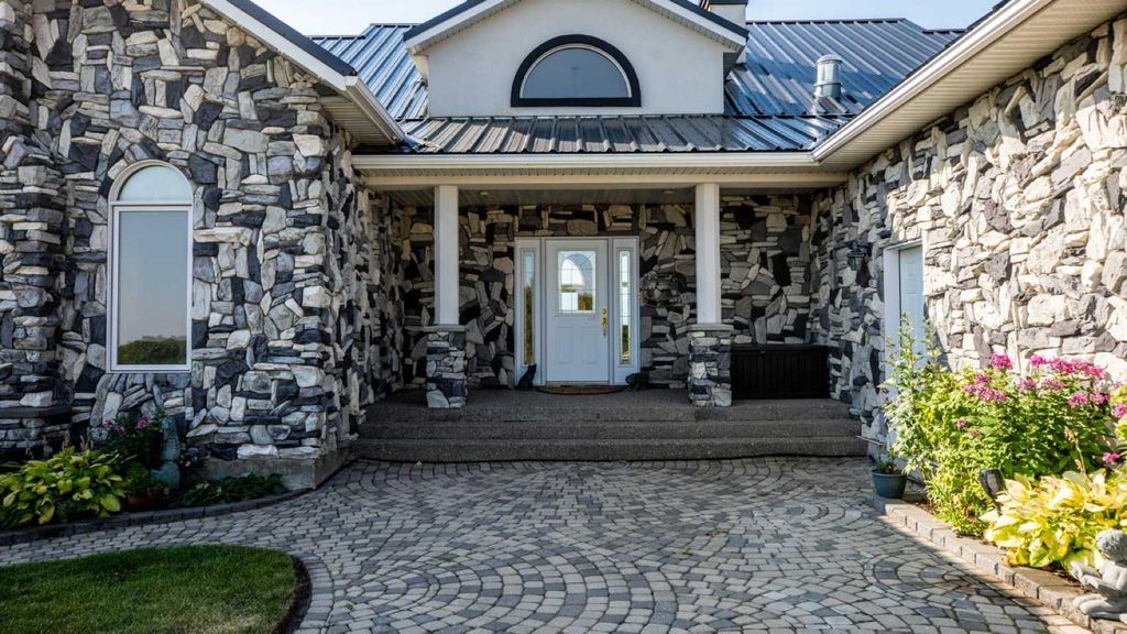 Photo of 29215 Township Road 3-0, Rural Pincher Creek No. 9, M.D. of, AB T0K 1W0 (MLS # A2307645)