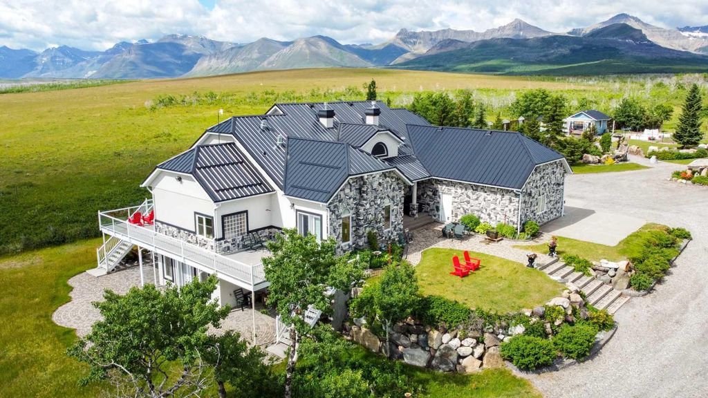 Photo of 29215 Township Road 3-0, Rural Pincher Creek No. 9, M.D. of, AB T0K 1W0 (MLS # A2307645)