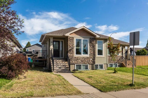 Photo of 78 Sunridge Boulevard W, Lethbridge, AB T1J 0T4 (MLS # A2327251)