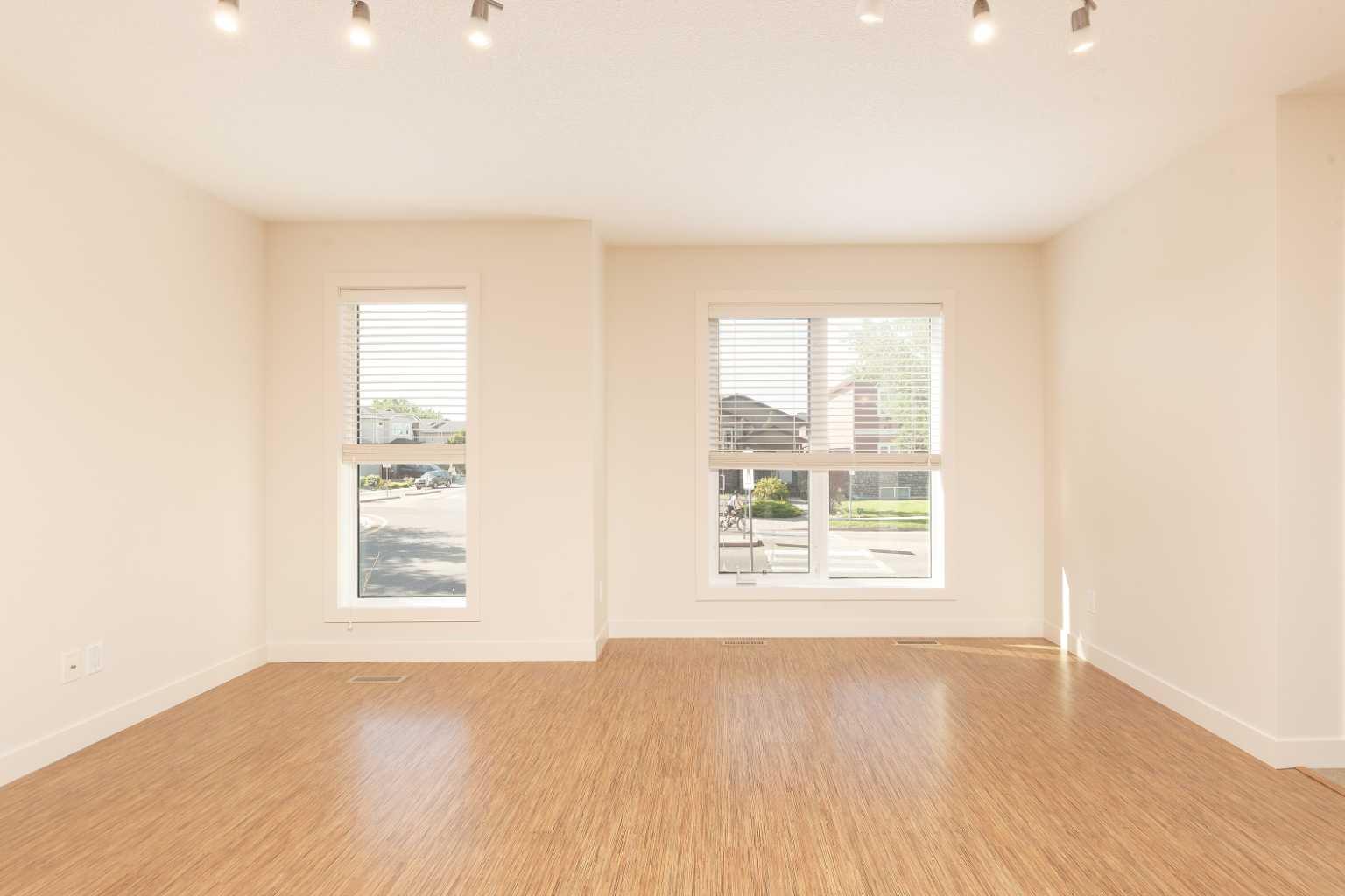 78 Sunridge Boulevard W