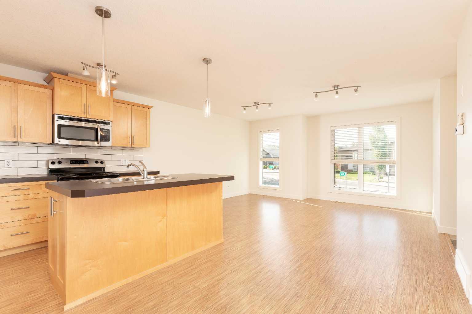 78 Sunridge Boulevard W