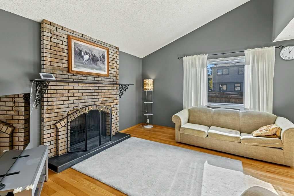 Photo of 76 Cedardale Crescent SW #28, Calgary, AB T2W 3Z5 (MLS # A2352444)