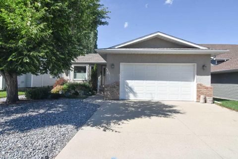 Photo of 254 Maple Grove Crescent, Strathmore, AB T1P 1G2 (MLS # A2328500)
