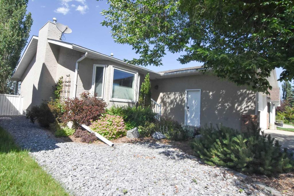 Photo of 254 Maple Grove Crescent, Strathmore, AB T1P 1G2 (MLS # A2328500)