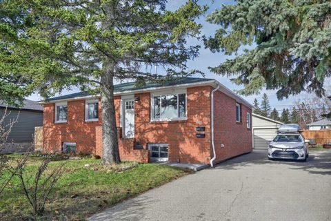 Photo of 32 Beaupre Crescent NW, Calgary, AB T3B 2S8 (MLS # A2306953)