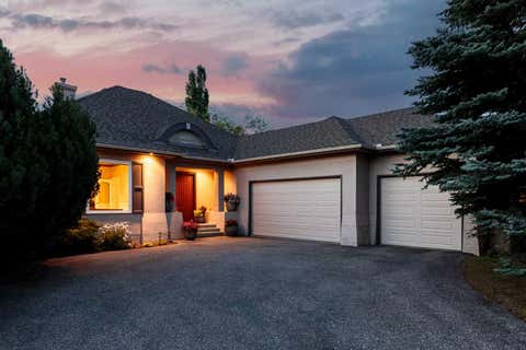 Photo of 33 Ridge Pointe Drive, Heritage Pointe, AB T1S 4H1 (MLS # A2327272)