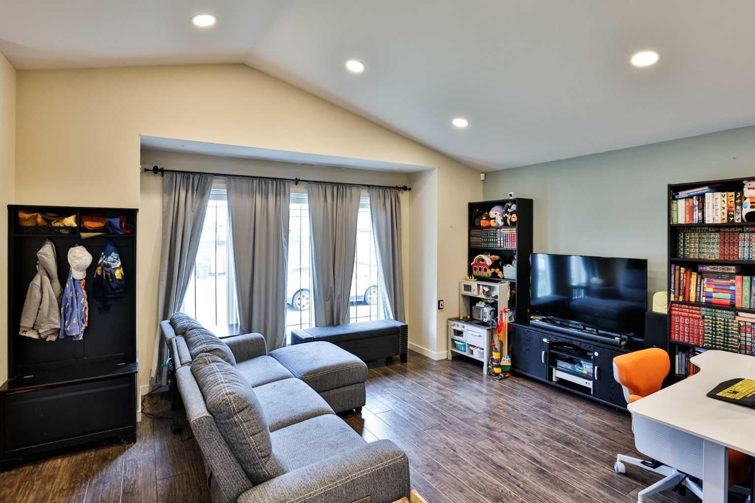 687 Keystone Chase W