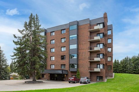 222 Eagle Ridge Drive SW 4N Calgary AB T2V 2V7