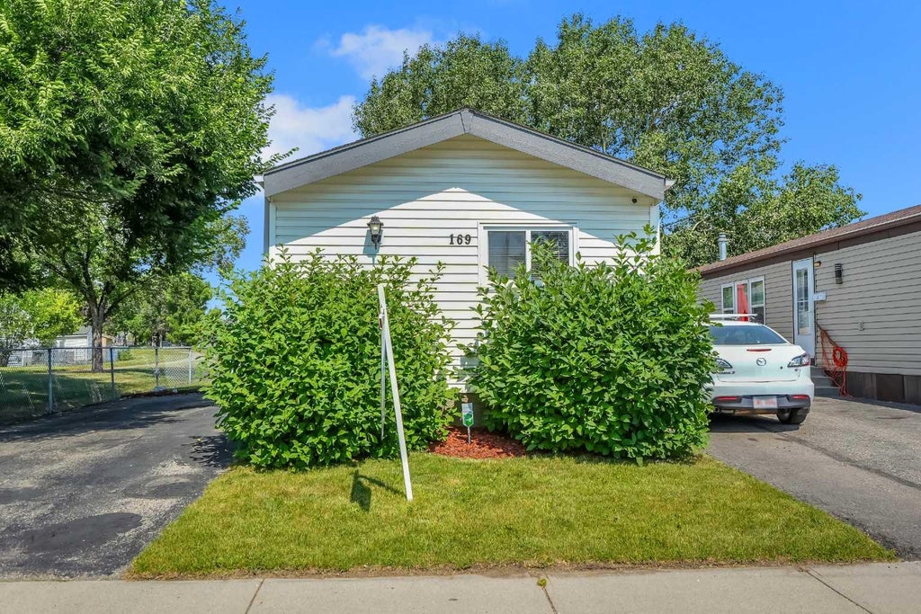 Photo of 169 Erin Woods Circle SE, Calgary, AB T2B 3E1 (MLS # A2334682)