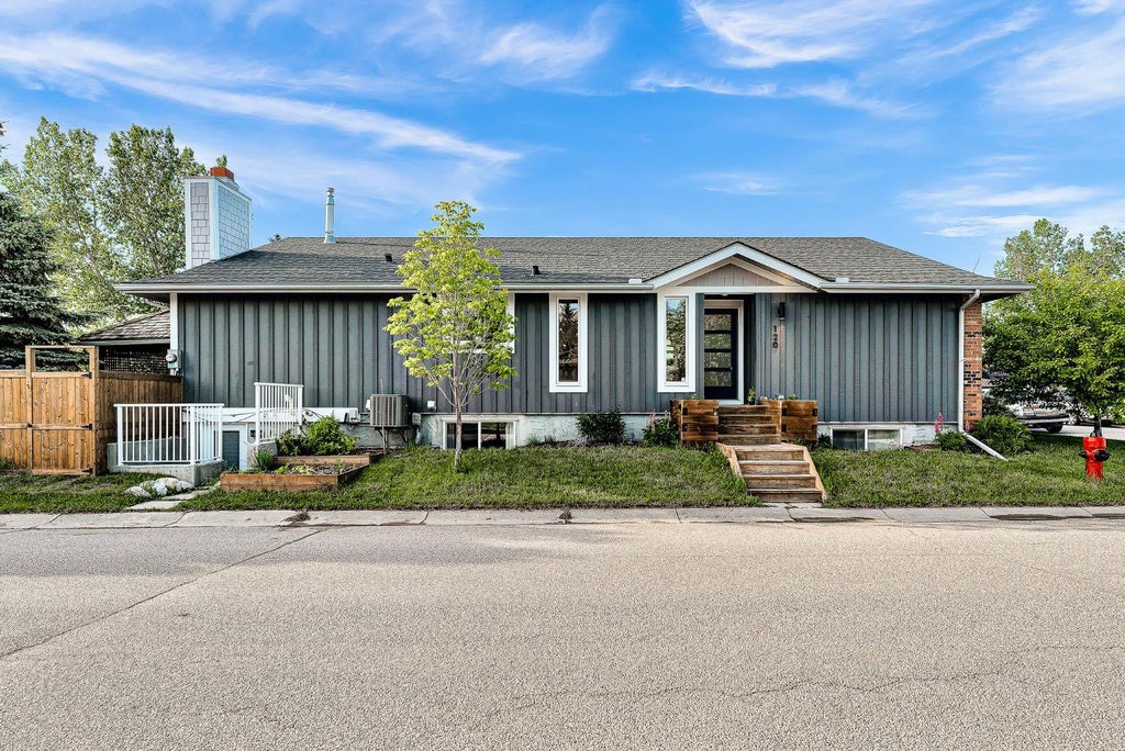 Photo of 120 Woodbrook Close SW, Calgary, AB T2W 4E9 (MLS # A2318650)