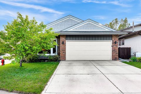 Photo of 120 Woodbrook Close SW, Calgary, AB T2W 4E9 (MLS # A2318650)