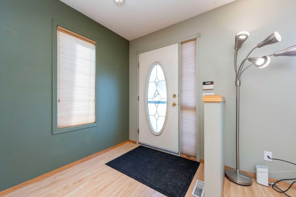 Photo of 7 Covewood Park NE, Calgary, AB T3K 4T1 (MLS # A2284449)