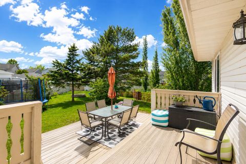 Photo of 27 Erin Green Place SE, Calgary, AB T2B 3C2 (MLS # A2318315)