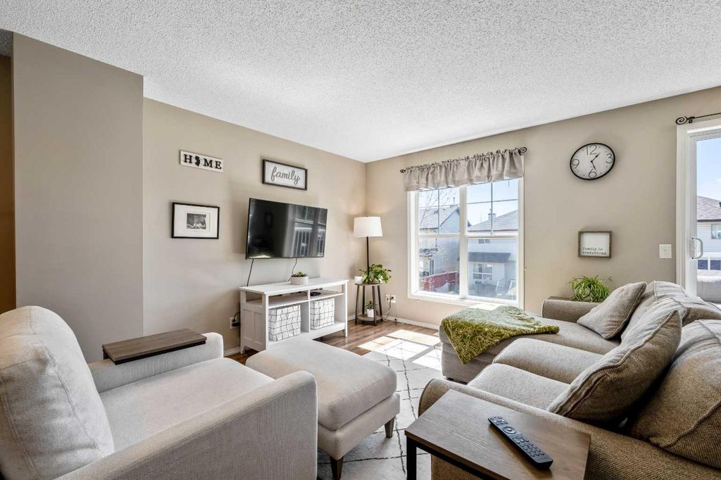 Photo of 43 Toscana Gardens NW, Calgary, AB T3L 3C2 (MLS # A2310831)