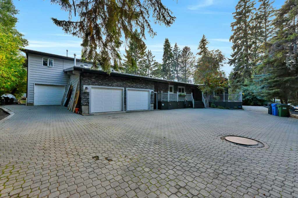 Photo of 9 Cronquist Close, Red Deer, AB T4N 1E3 (MLS # A2339581)