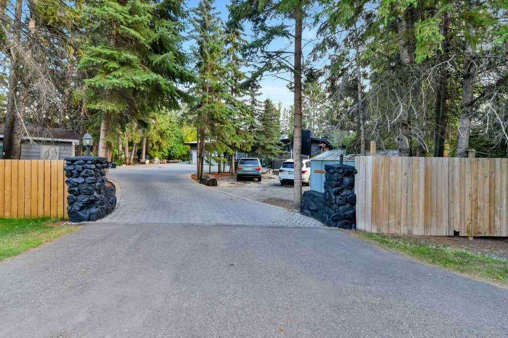 Photo of 9 Cronquist Close, Red Deer, AB T4N 1E3 (MLS # A2339581)