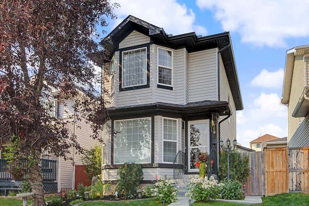 Photo of 180 Country Hills Heights NW, Calgary, AB T3K 5G3 (MLS # A2336714)