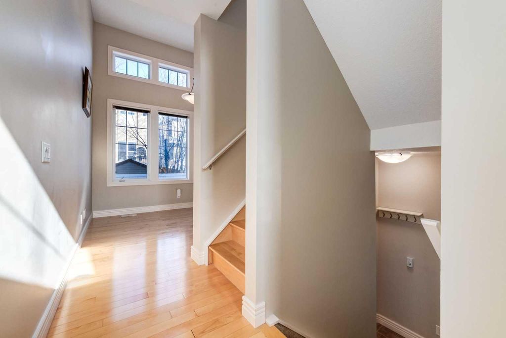 Photo of 37 Royal Oak Plaza NW, Calgary, AB T3G 0B3 (MLS # A2294002)