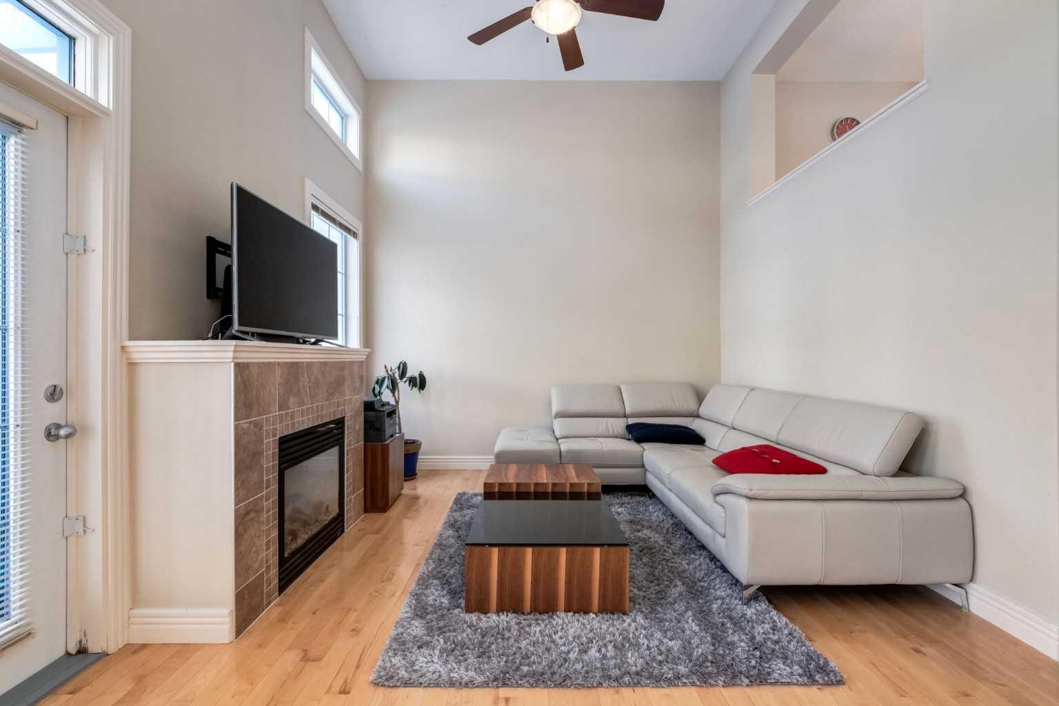 37 Royal Oak Plaza NW