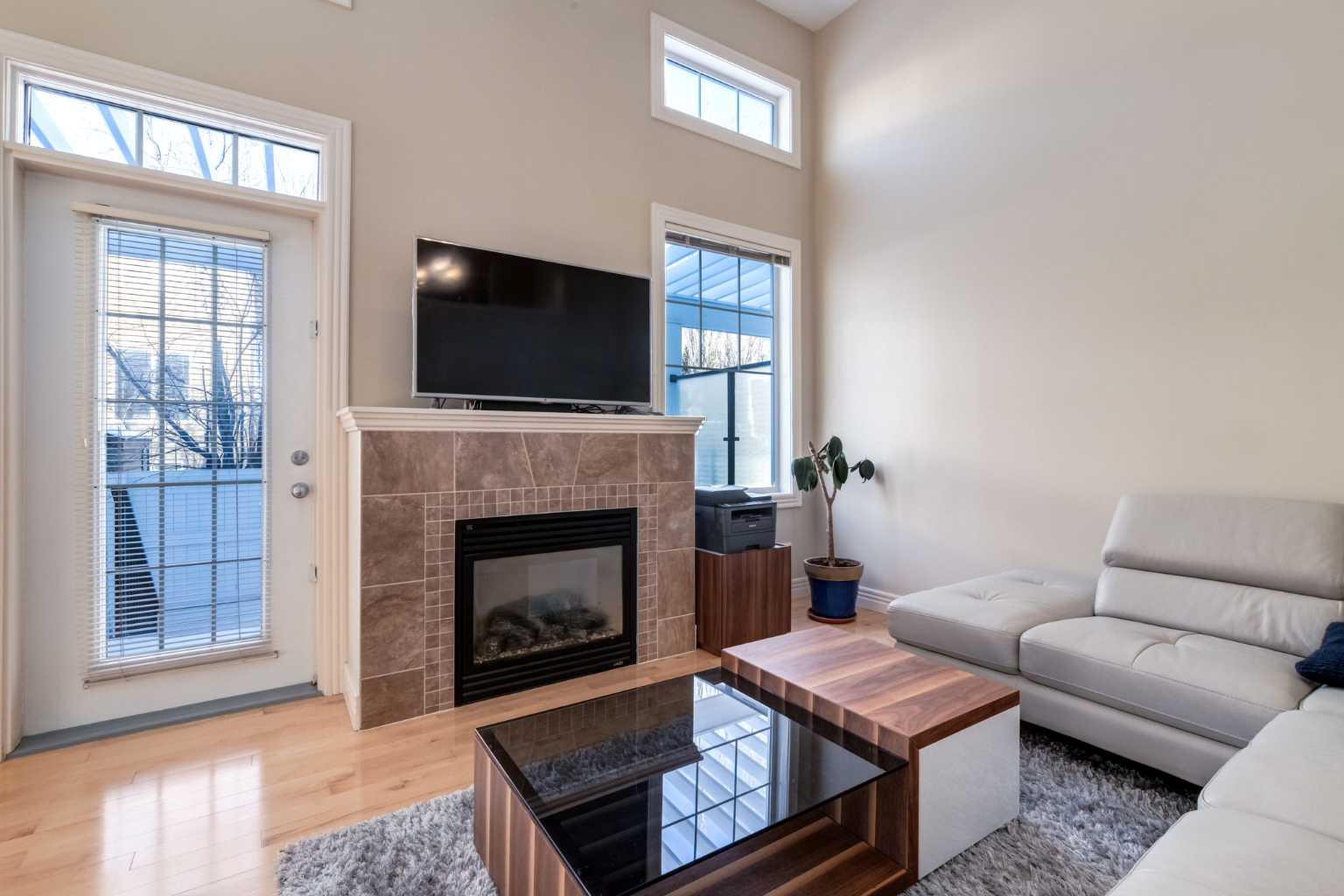 37 Royal Oak Plaza NW