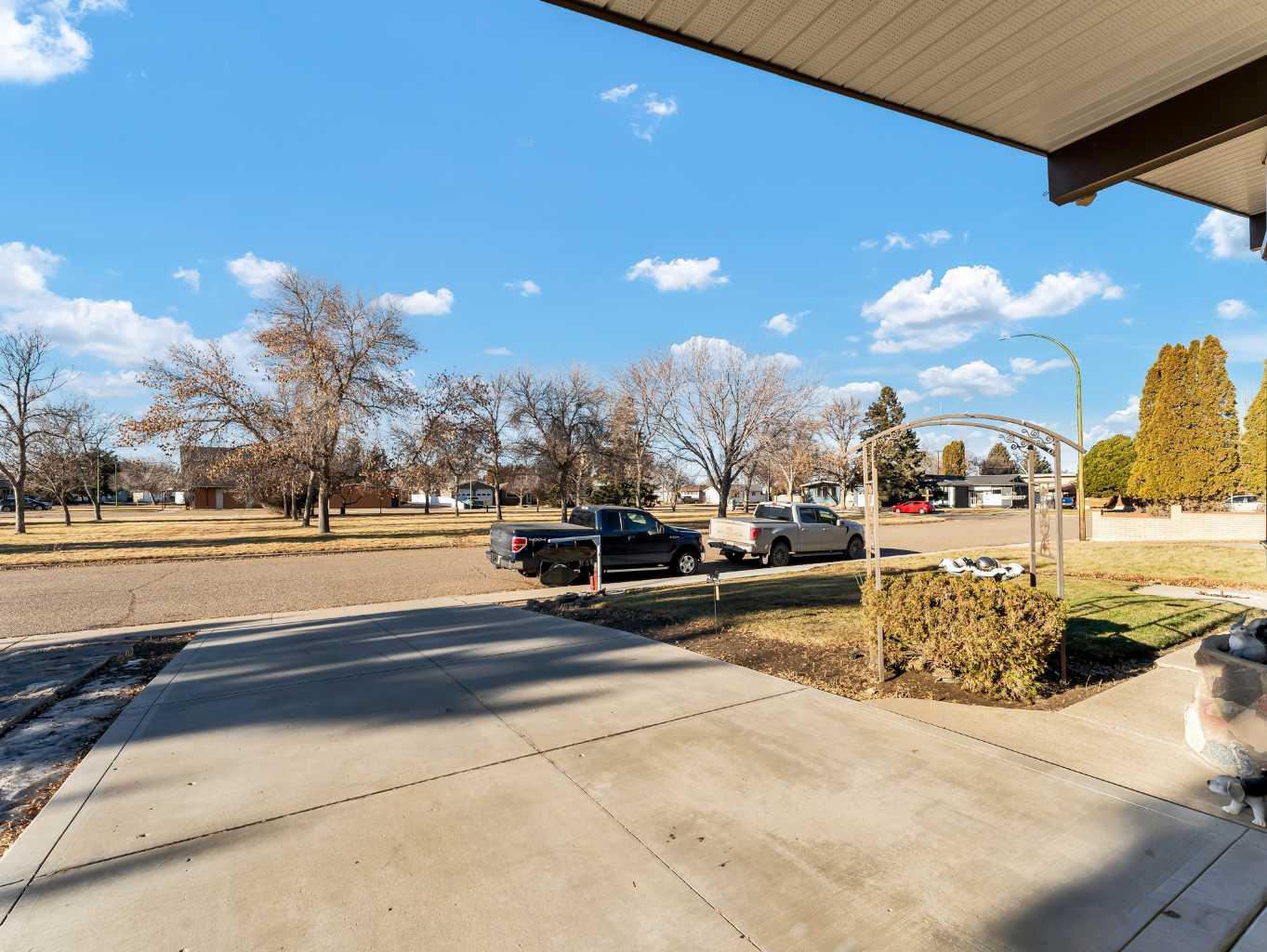 747 Lokier Avenue NW