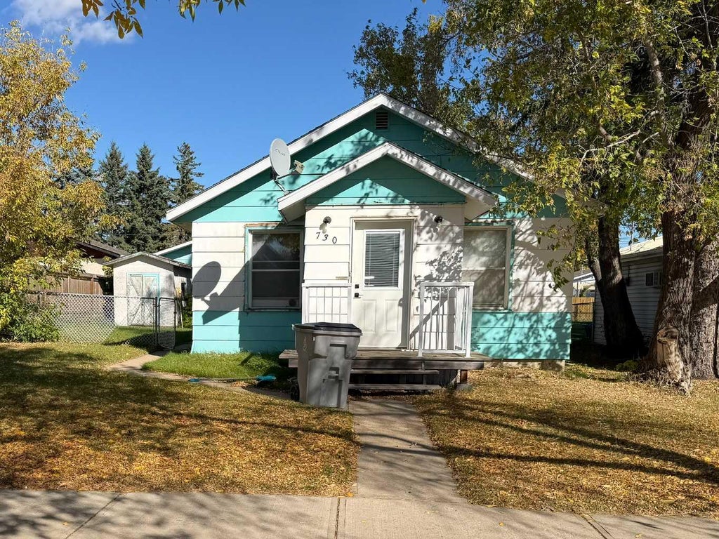 Photo of 730 6 Avenue, Wainwright, AB T9W 1A2 (MLS # A2351078)