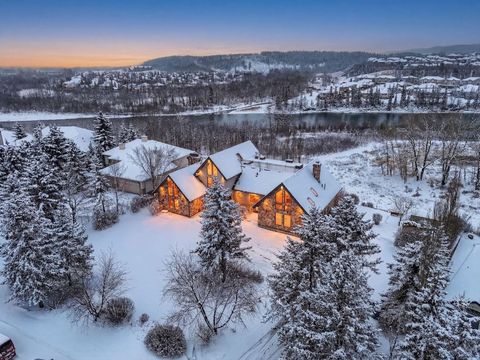 102 West Terrace Crescent Cochrane AB T4C 1R9