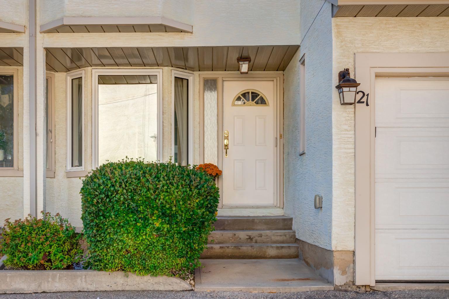 468 Woodbine Boulevard SW 21