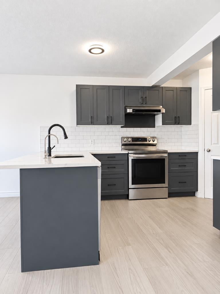 128 WESTON Manor SW