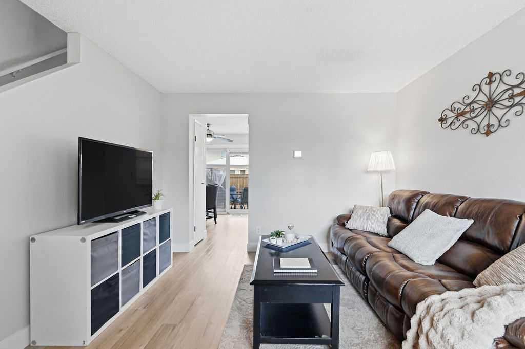 123 Queensland Drive SE 102