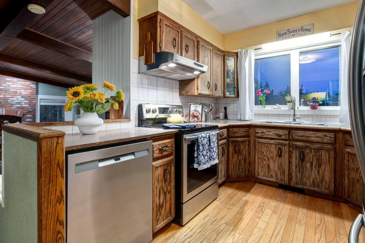 220 Oakridge Place SW