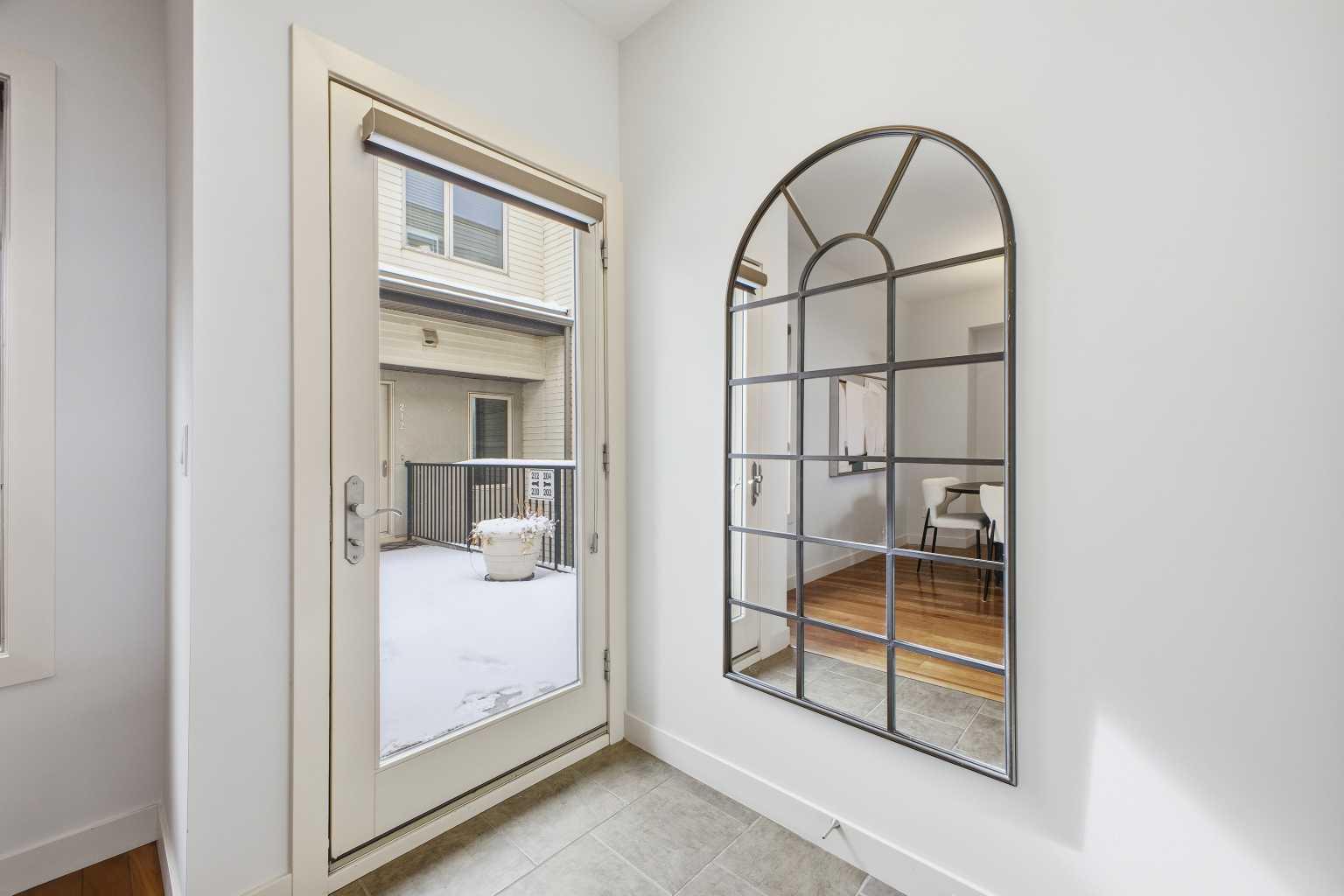 1905 27 Avenue SW 202