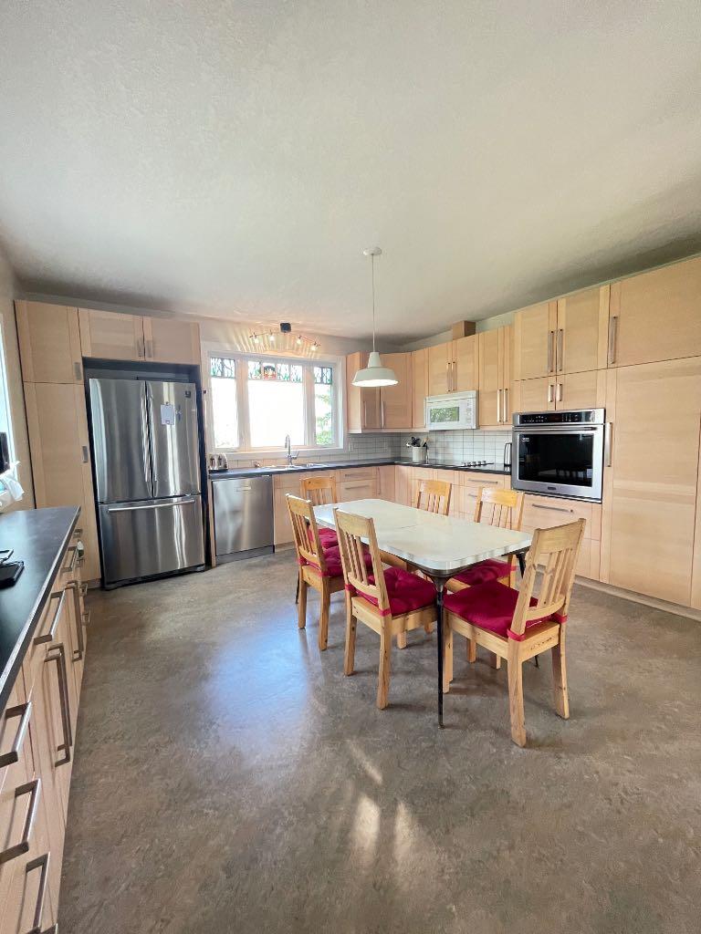 75 Peace River Avenue