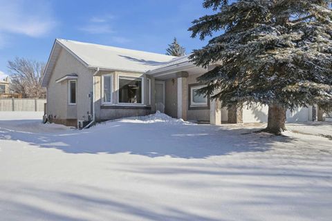 Photo of 12 Arbour Cliff Close NW, Calgary, AB T3G 3W8 (MLS # A2276284)