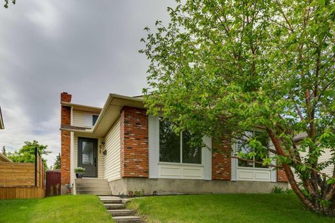Photo of 51 Woodbrook Green SW, Calgary, AB T2W 4P6 (MLS # A2320505)