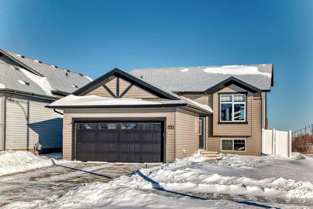 Photo of 668 Robinson Avenue, Penhold, AB T0M 0J0 (MLS # A2287223)