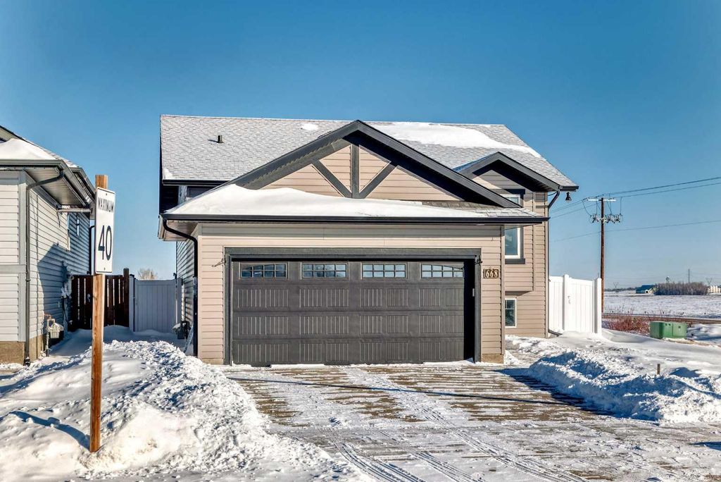 Photo of 668 Robinson Avenue, Penhold, AB T0M 0J0 (MLS # A2287223)