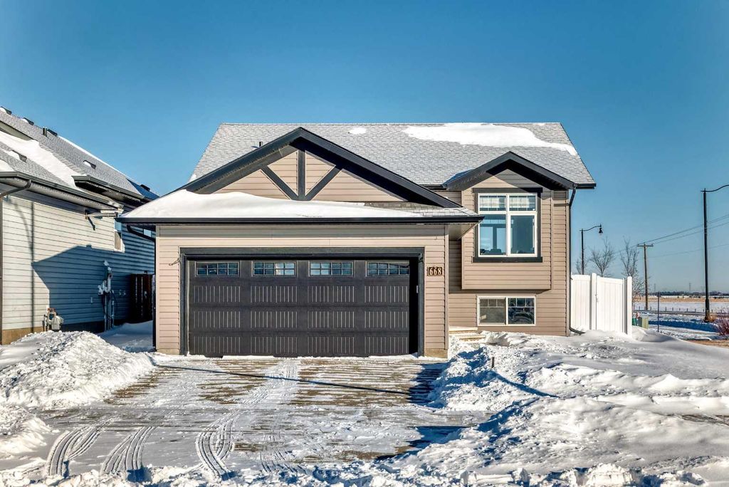 Photo of 668 Robinson Avenue, Penhold, AB T0M 0J0 (MLS # A2287223)
