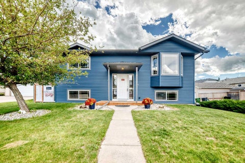 Photo of 4 Strathford Place, Strathmore, AB T1P 1S4 (MLS # A2326566)