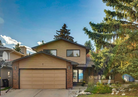 Photo of 7 Woodgreen Crescent SW, Calgary, AB T2W 4A4 (MLS # A2349261)