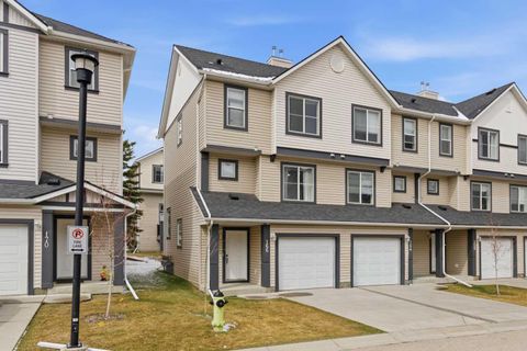 Photo of 166 Everhollow Heights SW, Calgary, AB T2Y 5B3 (MLS # A2305420)