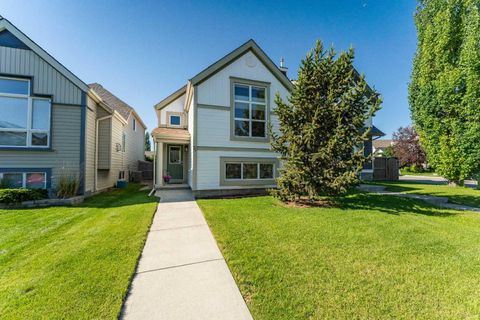 Photo of 71 Copperfield Rise SE, Calgary, AB T2Z 4V1 (MLS # A2327704)